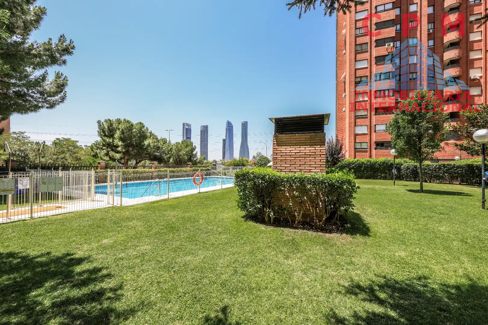 Swimming pool of Flat for rent in Madrid  with Air Conditioner, Heating and Parquet flooring