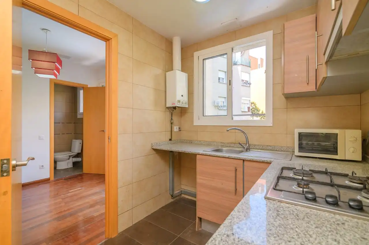 Cuina de Pis en venda en Barcelona amb Parquet, Terrassa i Traster