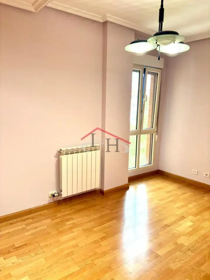 Bedroom of Flat for sale in León Capital   with Heating, Parquet flooring and Storage room