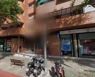 Vista exterior de Pis en venda en Cornellà de Llobregat amb Terrassa i Balcó