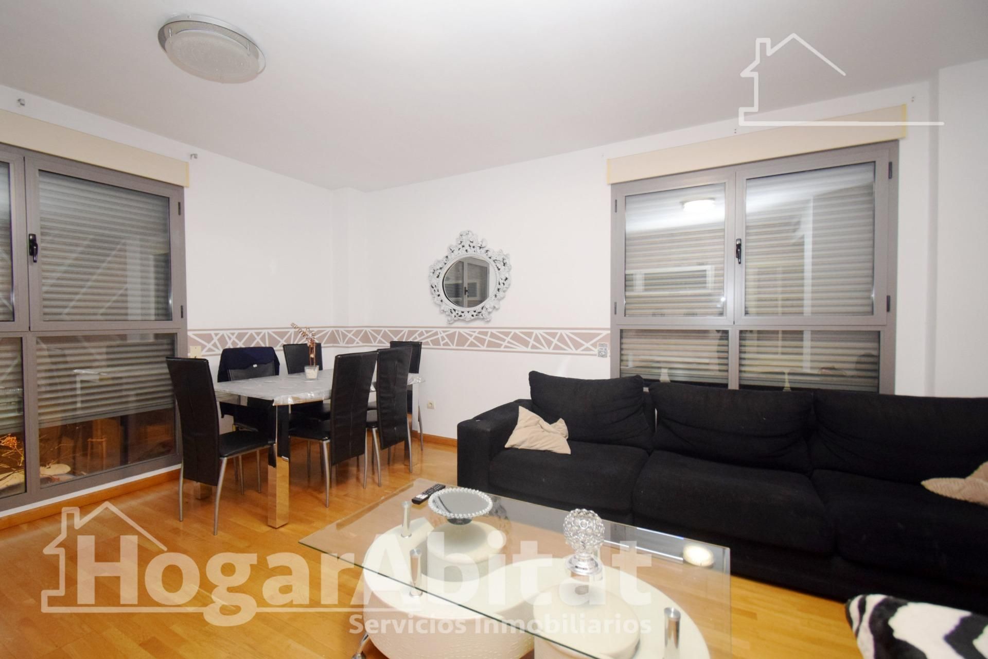 Living room of Flat for sale in  Valencia Capital  with Air Conditioner, Parquet flooring and Community pool