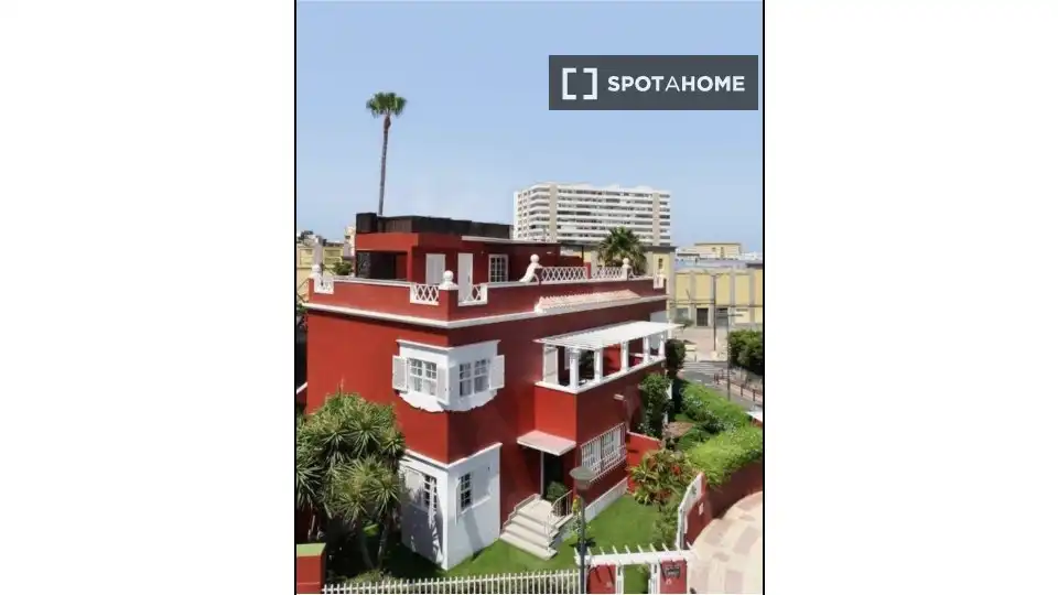 Exterior view of Flat for share in Las Palmas de Gran Canaria  with Air Conditioner, Terrace and Furnished
