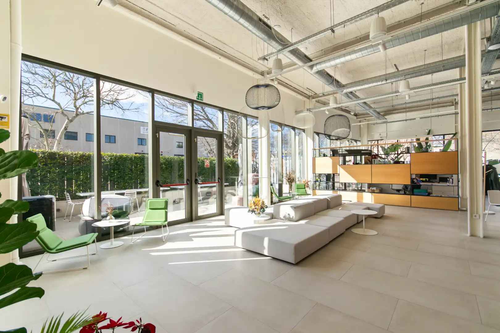 Büro zur Miete in Cornellà de Llobregat mit Klimaanlage, Heizung und Alarm