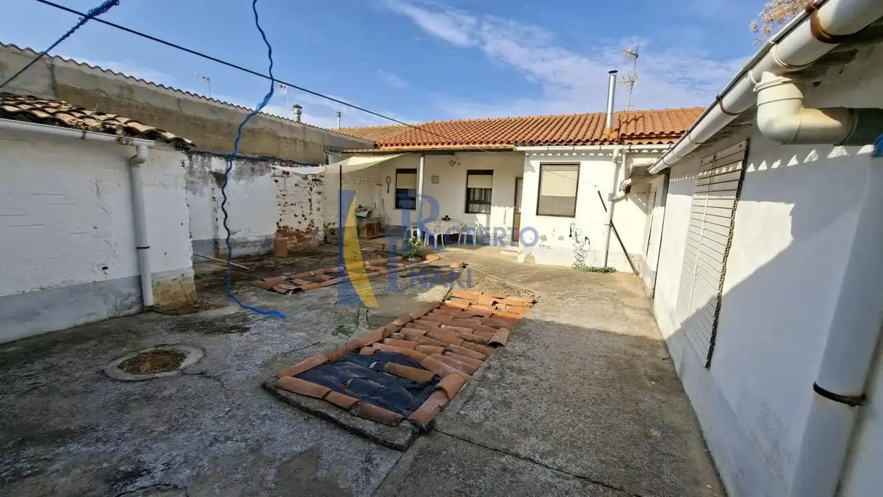 Casa con jardín en venta en Villamañán, imagen 4