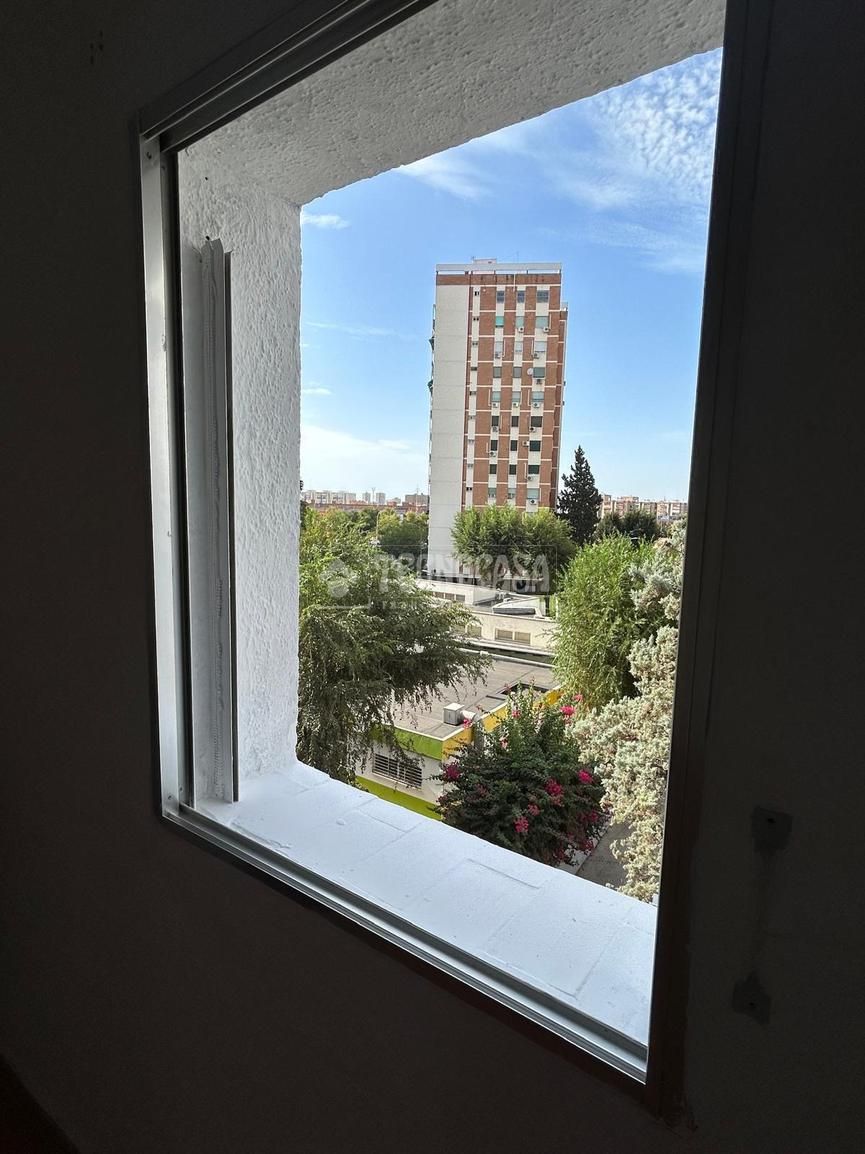 Vista exterior de Piso de alquiler en  Sevilla Capital