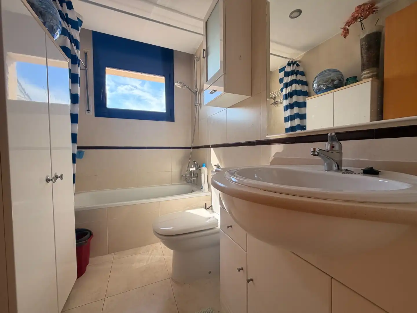 Badezimmer von Maisonette zum Verkauf in L'Escala mit Klimaanlage, Heizung und Terrasse