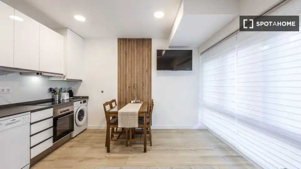Comedor de Piso de alquiler en Madrid con Aire acondicionado, Calefacción y Amueblado