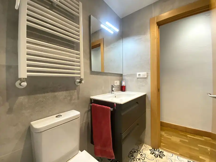Badezimmer von Wohnung zum Verkauf in Vitoria - Gasteiz mit Heizung, Parkett und Abstellraum