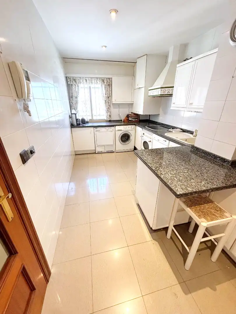 Küche von Wohnung zum Verkauf in Sevilla mit Klimaanlage, Terrasse und Gemeinschaftspool
