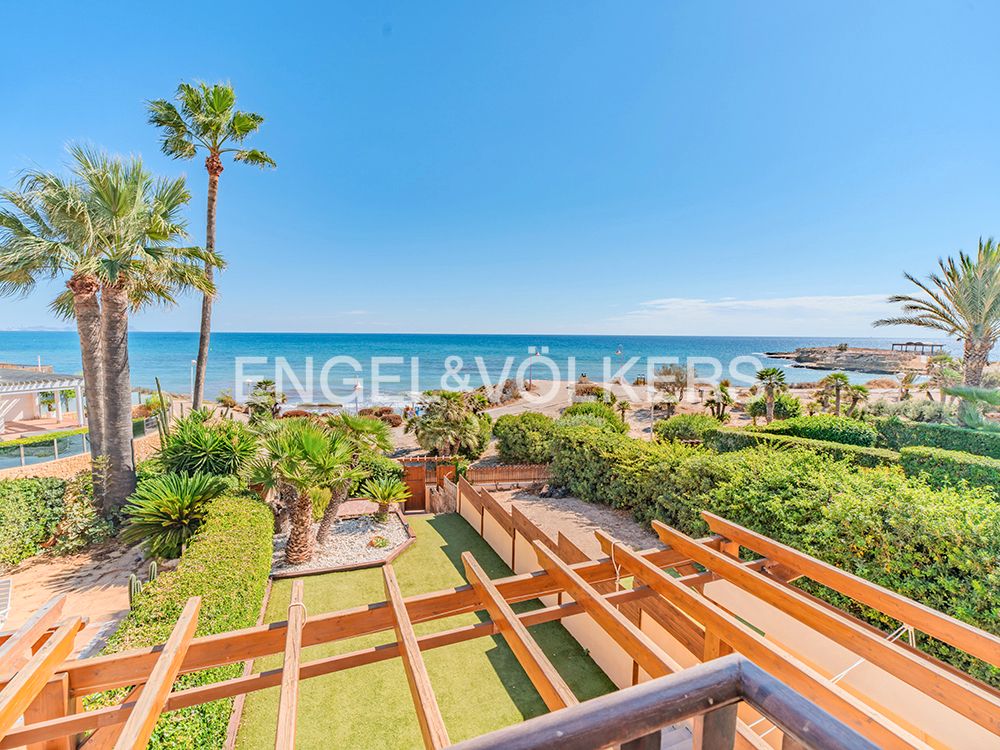 Exterior view of Single-family semi-detached for sale in El Campello  with Air Conditioner, Heating and Private garden