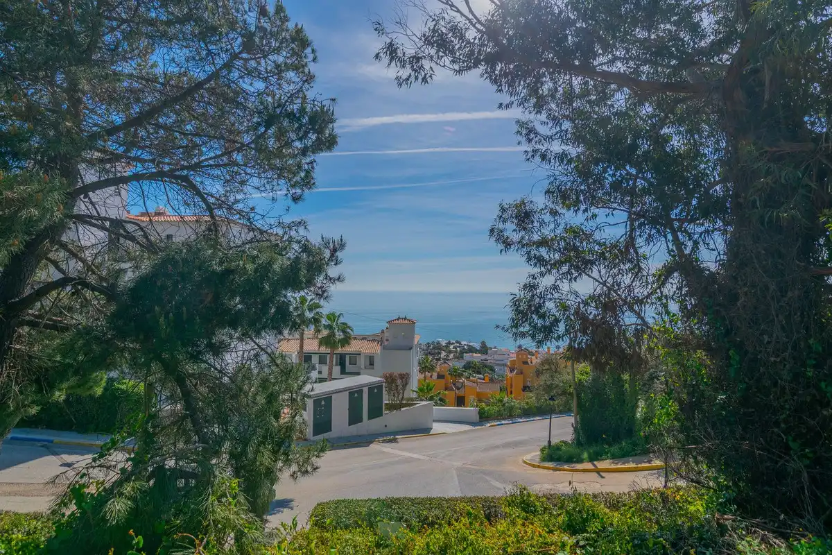 Vista exterior de Terreno en venta en Manilva