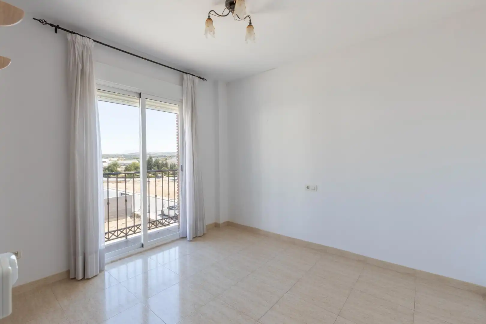 Habitación de Casa adosada en venta en Íllora con Aire acondicionado, Jardín privado y Terraza
