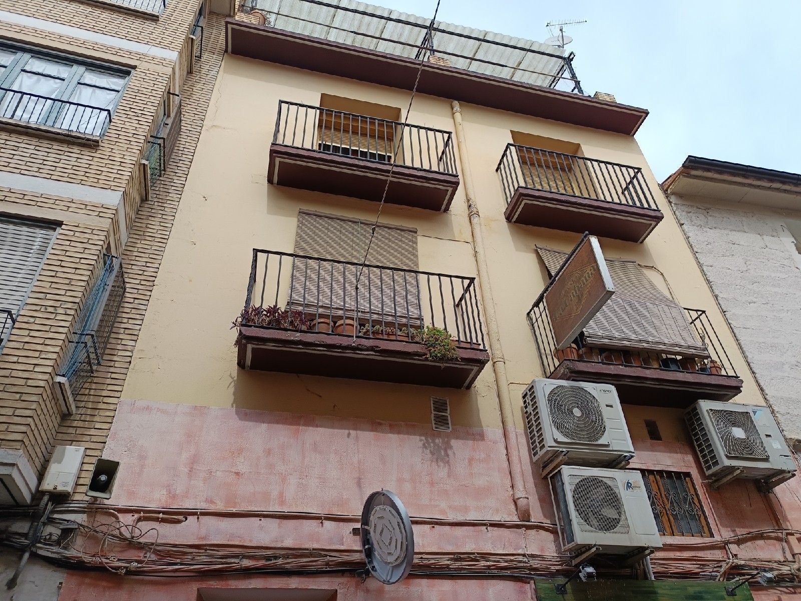 Exterior view of Building for sale in Caspe