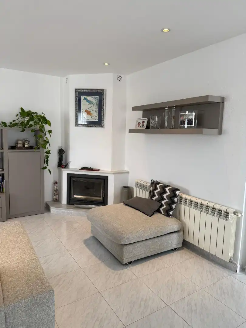 Sala de estar de Casa o chalet en venta en L'Escala con Aire acondicionado, Calefacción y Jardín privado