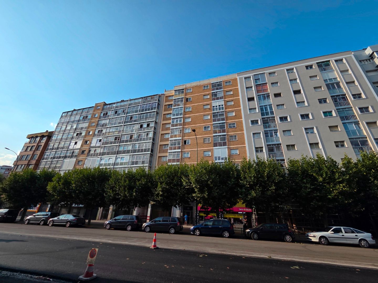 Vista exterior de Pis en venda en Burgos Capital amb Calefacció i Terrassa