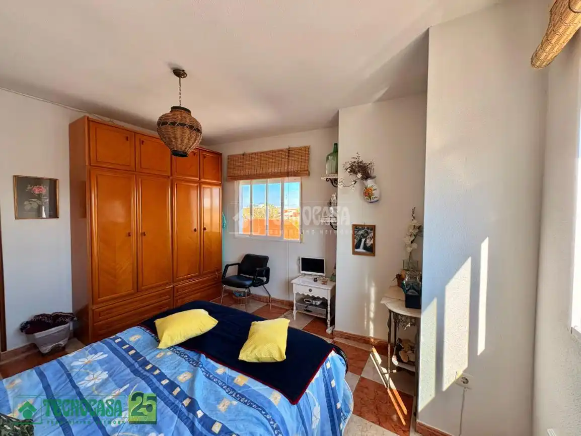 Habitación de Casa adosada en venta en Lillo con Calefacción