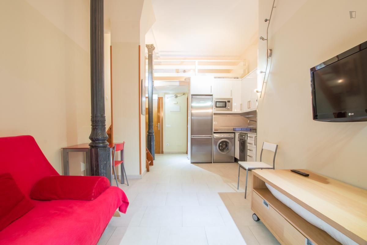 Study to rent in Cortes - Huertas