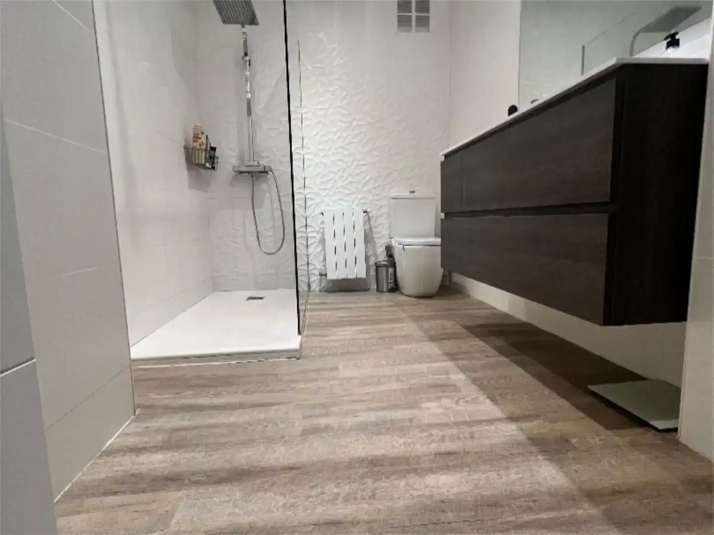 Baño de Piso de alquiler en Castelldefels con Aire acondicionado, Trastero y Piscina