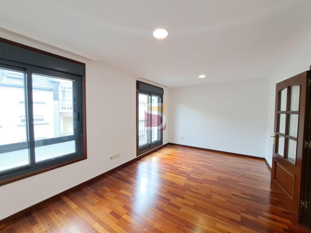 Pis de lloguer en Vigo  amb Calefacció, Parquet i Moblat