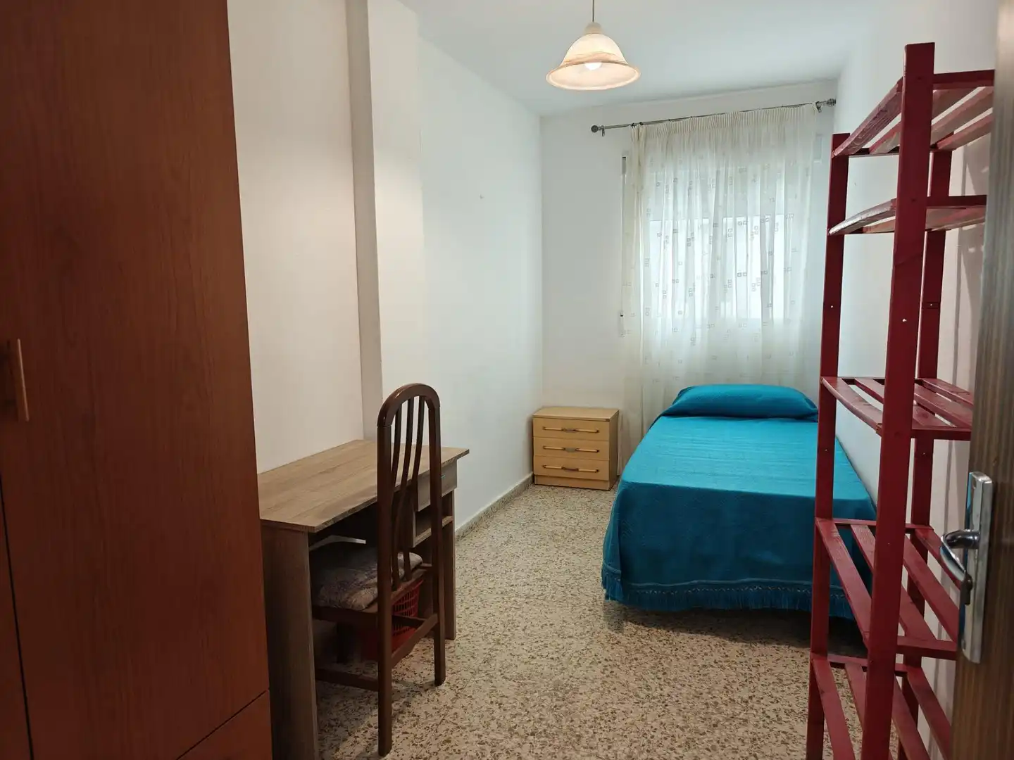 Schlafzimmer von Wohnung zur untervermieten in Granada mit Möbliert und Balkon