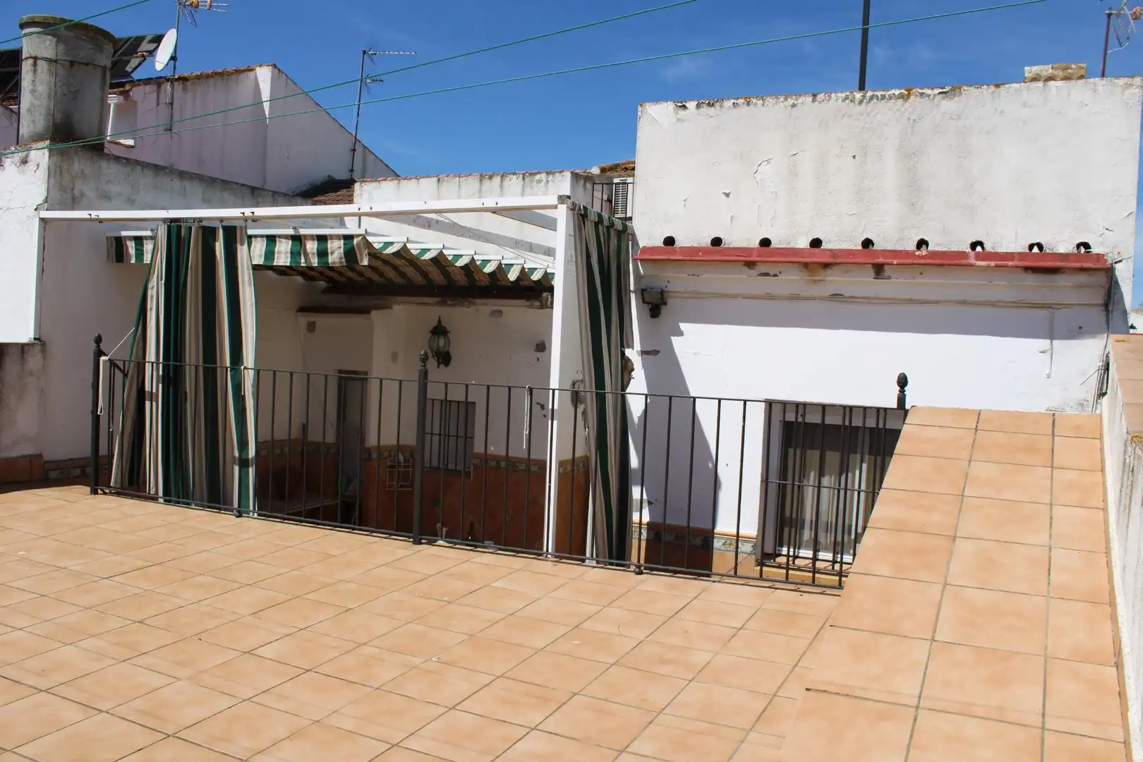 Vista exterior de Casa o xalet en venda en Castilblanco de los Arroyos amb Aire condicionat, Calefacció i Traster
