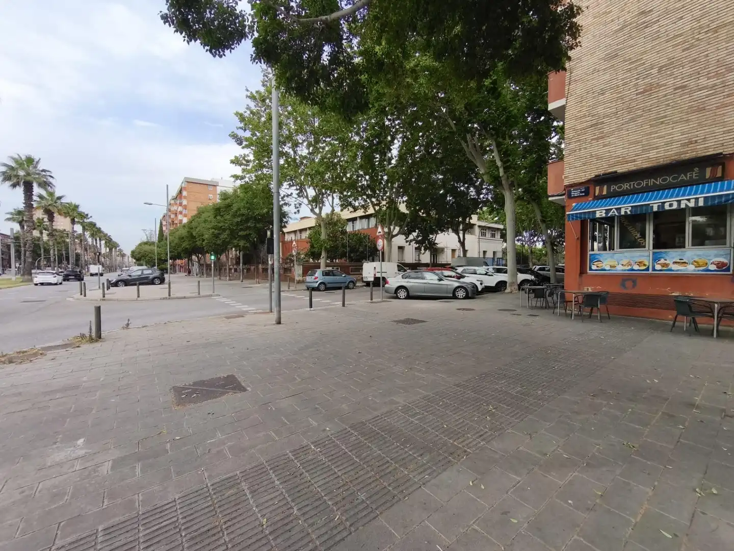 Exterior view of Garage for sale in Badalona