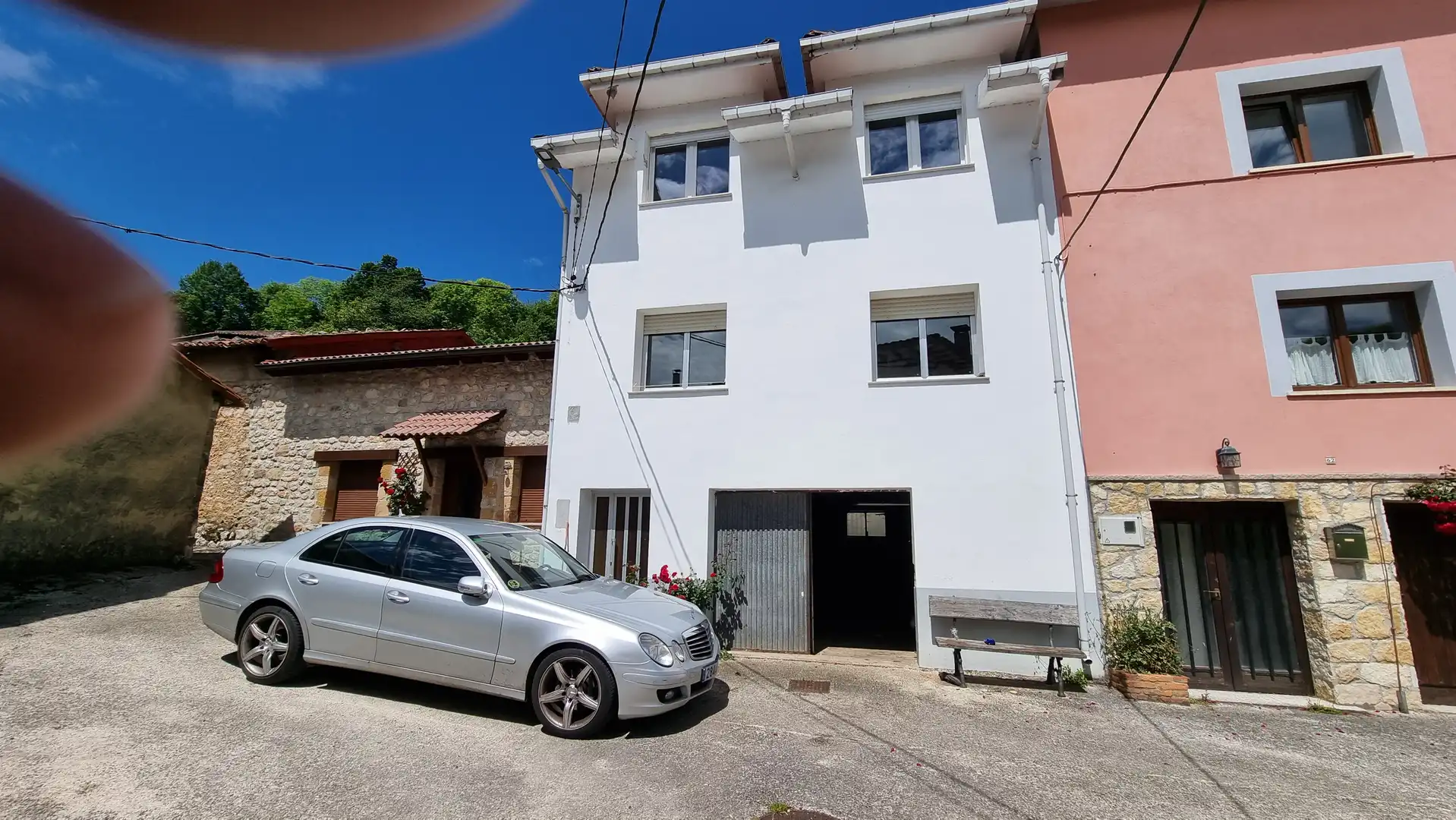 Vista exterior de Casa adosada en venda en Cabrales amb Calefacció i Moblat