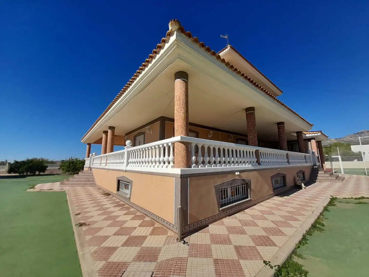 Vista exterior de Casa o xalet en venda en Alicante / Alacant amb Calefacció, Jardí privat i Terrassa