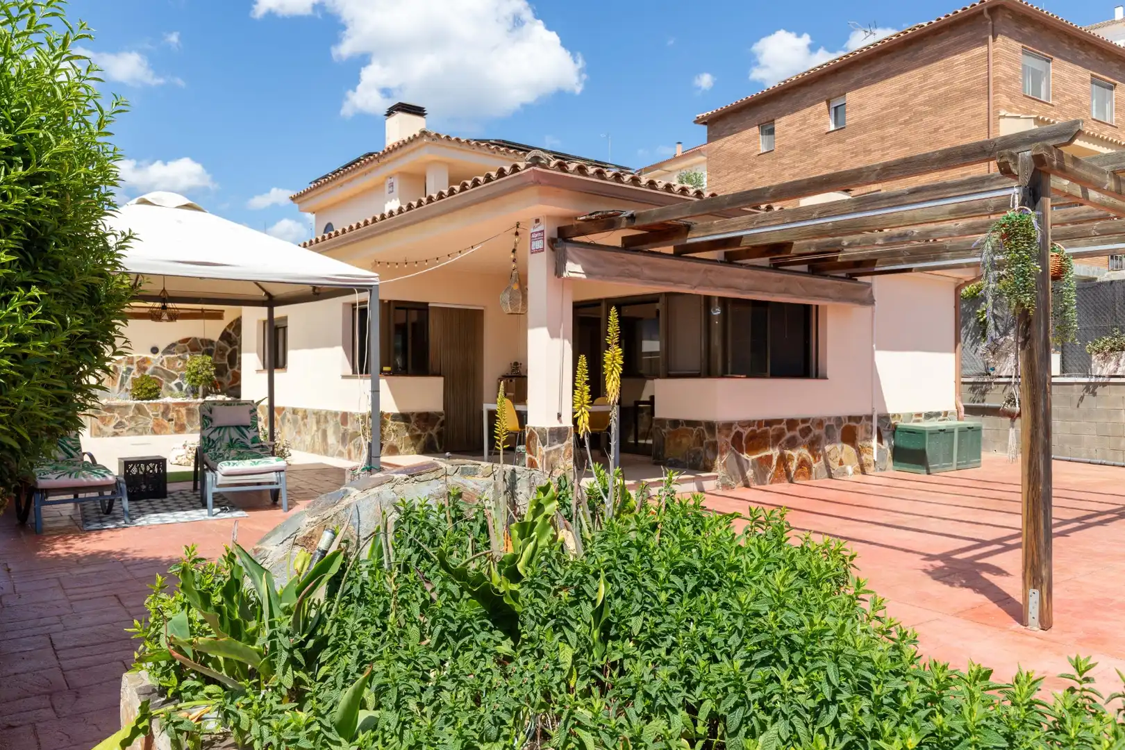 Terrassa de Casa o xalet en venda en Viladecavalls amb Aire condicionat, Calefacció i Jardí privat