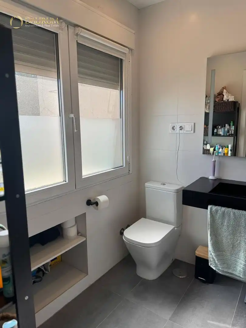 Baño de Casa adosada en venta en Pozuelo de Alarcón con Aire acondicionado, Calefacción y Jardín privado