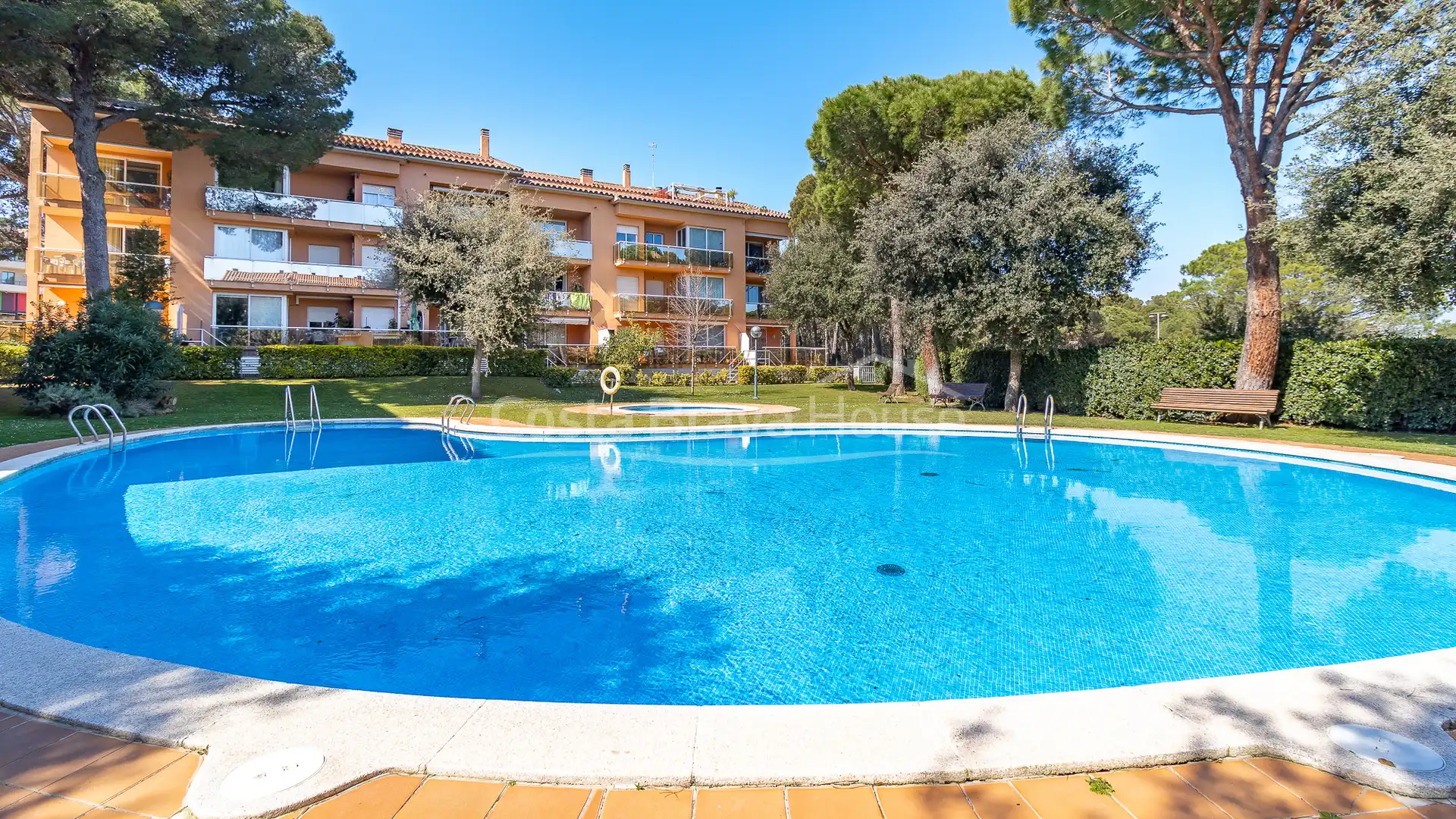 Piscina de Apartamento en venta en Pals con Terraza, Piscina y Horno