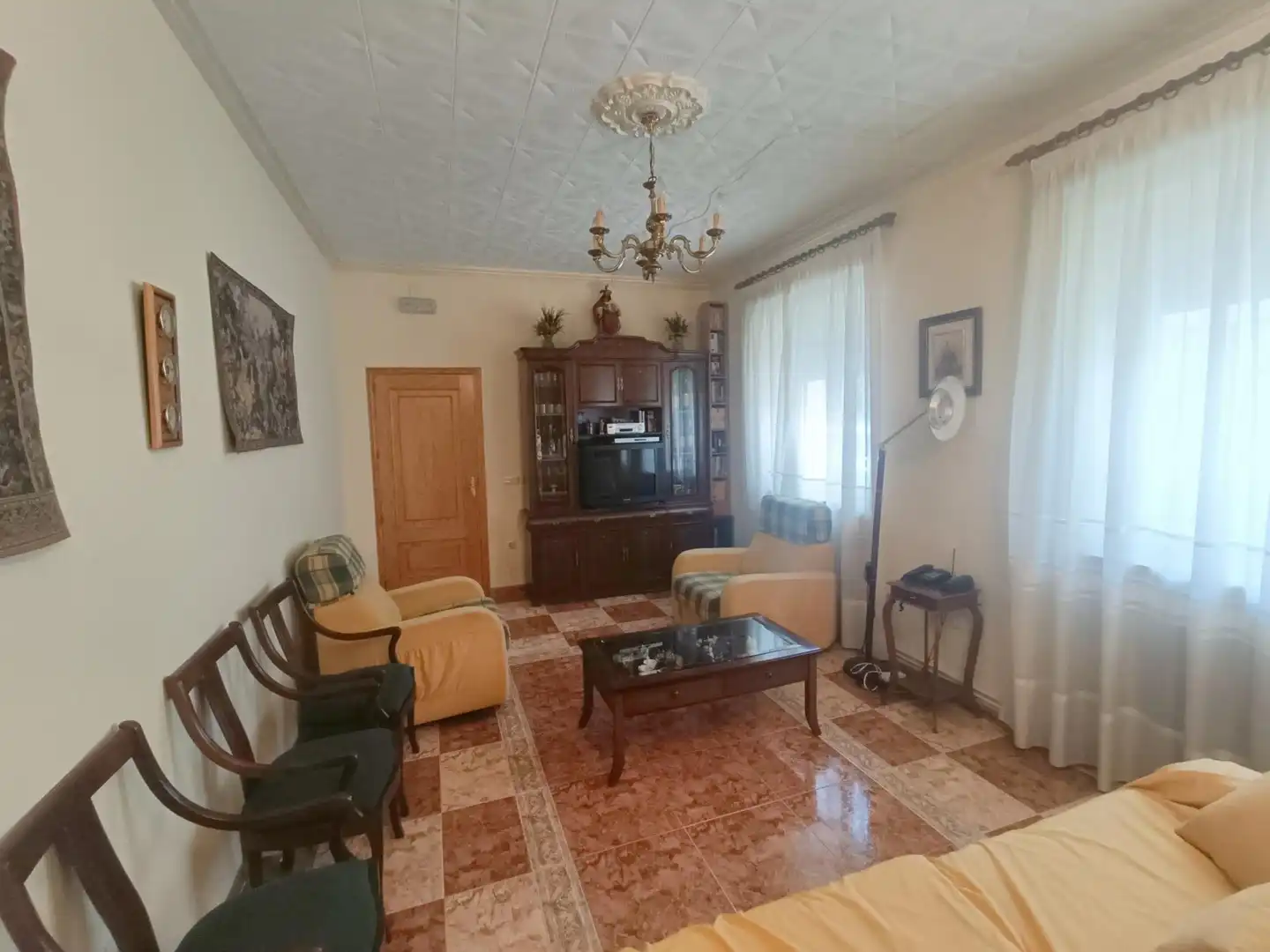Sala de estar de Casa adosada en venta en Villarta de San Juan con Calefacción, Terraza y Balcón
