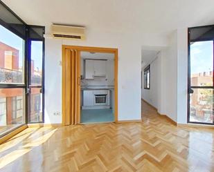 Bedroom of Flat for sale in  Madrid Capital  with Air Conditioner, Terrace and Oven