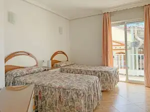 Habitación de Piso de alquiler en Torremolinos con Aire acondicionado, Calefacción y Amueblado