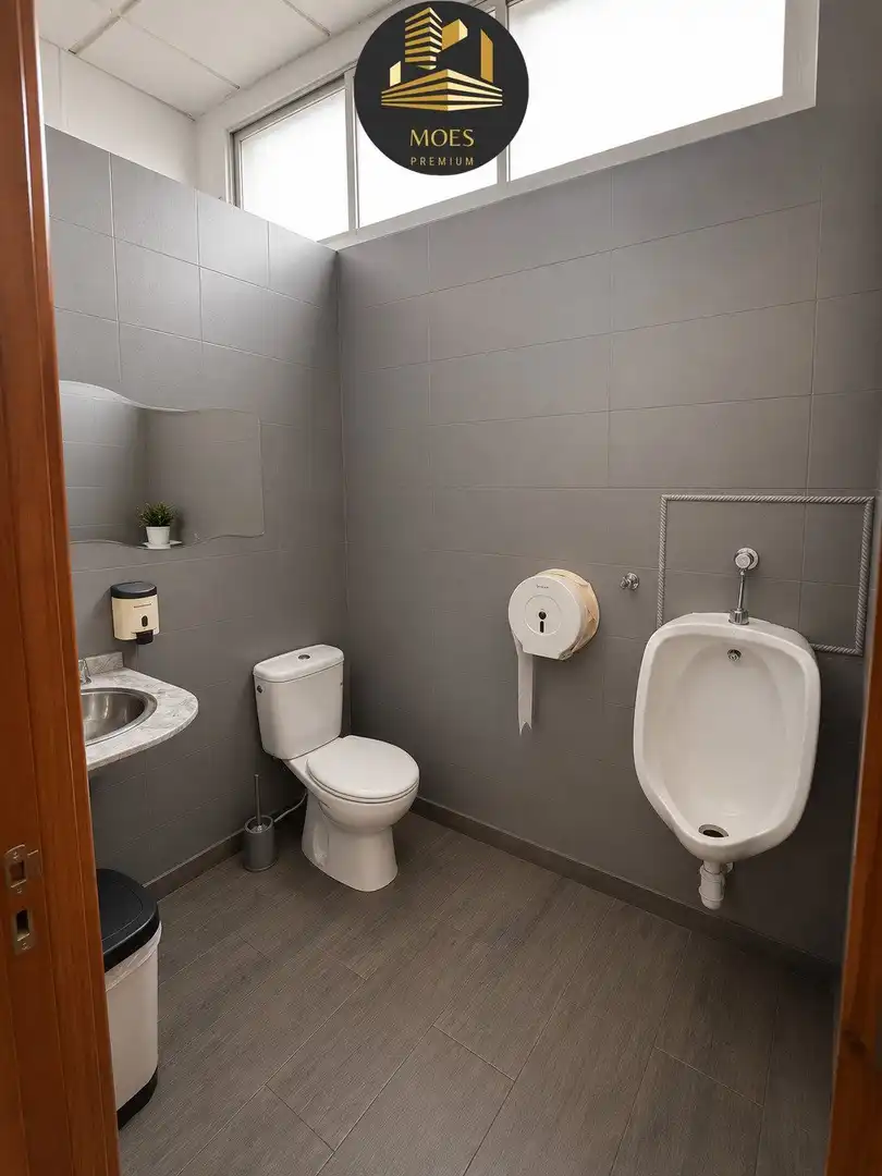 Badezimmer von Geschaftsraum zum Verkauf in Jaén