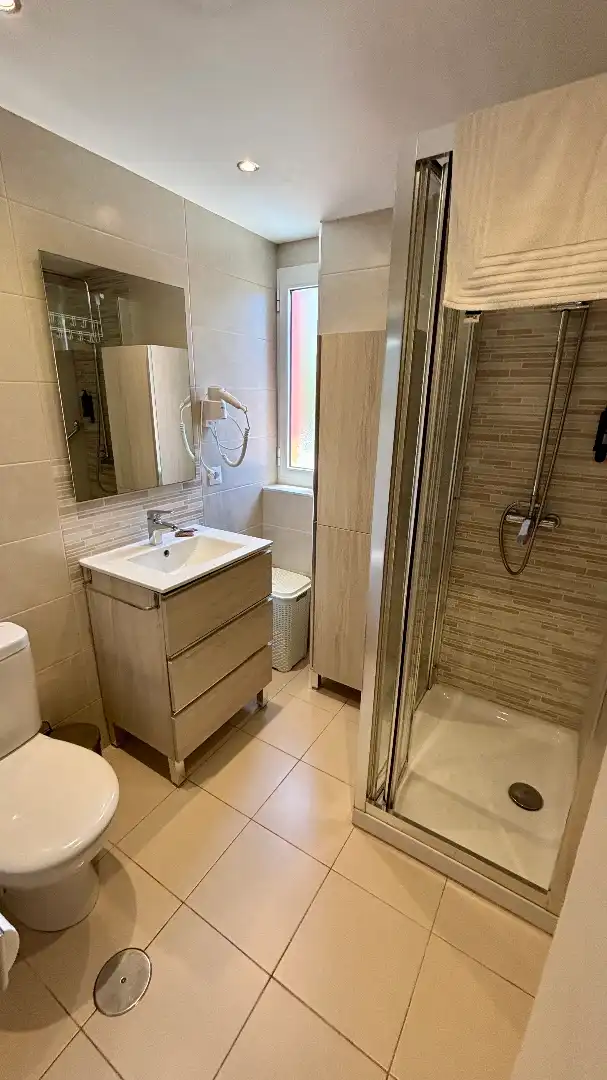 Badezimmer von Wohnung zum Verkauf in Benalmádena mit Klimaanlage, Heizung und Terrasse