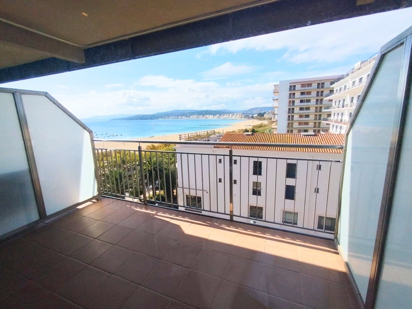 Vista exterior de Pis en venda en Palamós amb Terrassa i Moblat