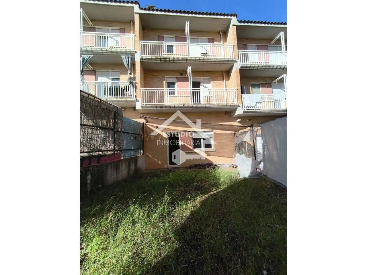 Vista exterior de Casa adosada en venta en Mendavia con Calefacción, Jardín privado y Parquet