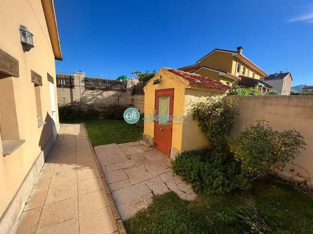 Jardí de Casa o xalet de lloguer en Palazuelos de Eresma amb Calefacció, Terrassa i Moblat