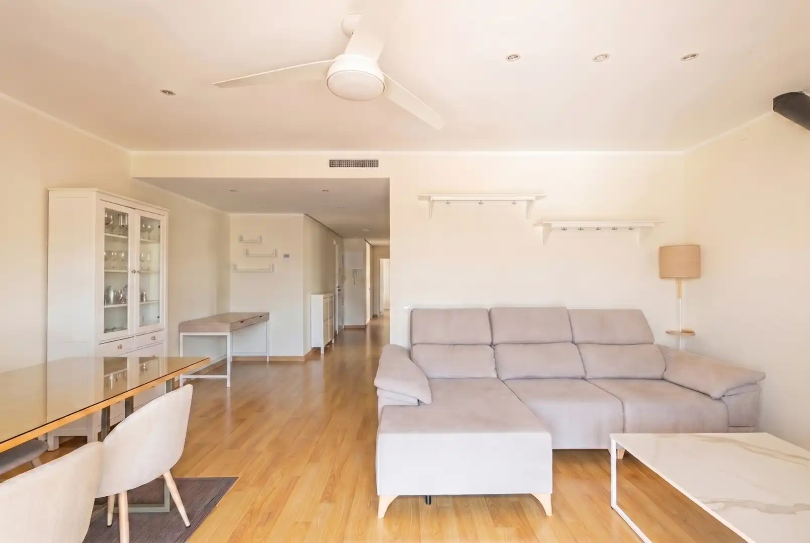 Sala de estar de Piso en venta en Sitges con Aire acondicionado, Calefacción y Parquet