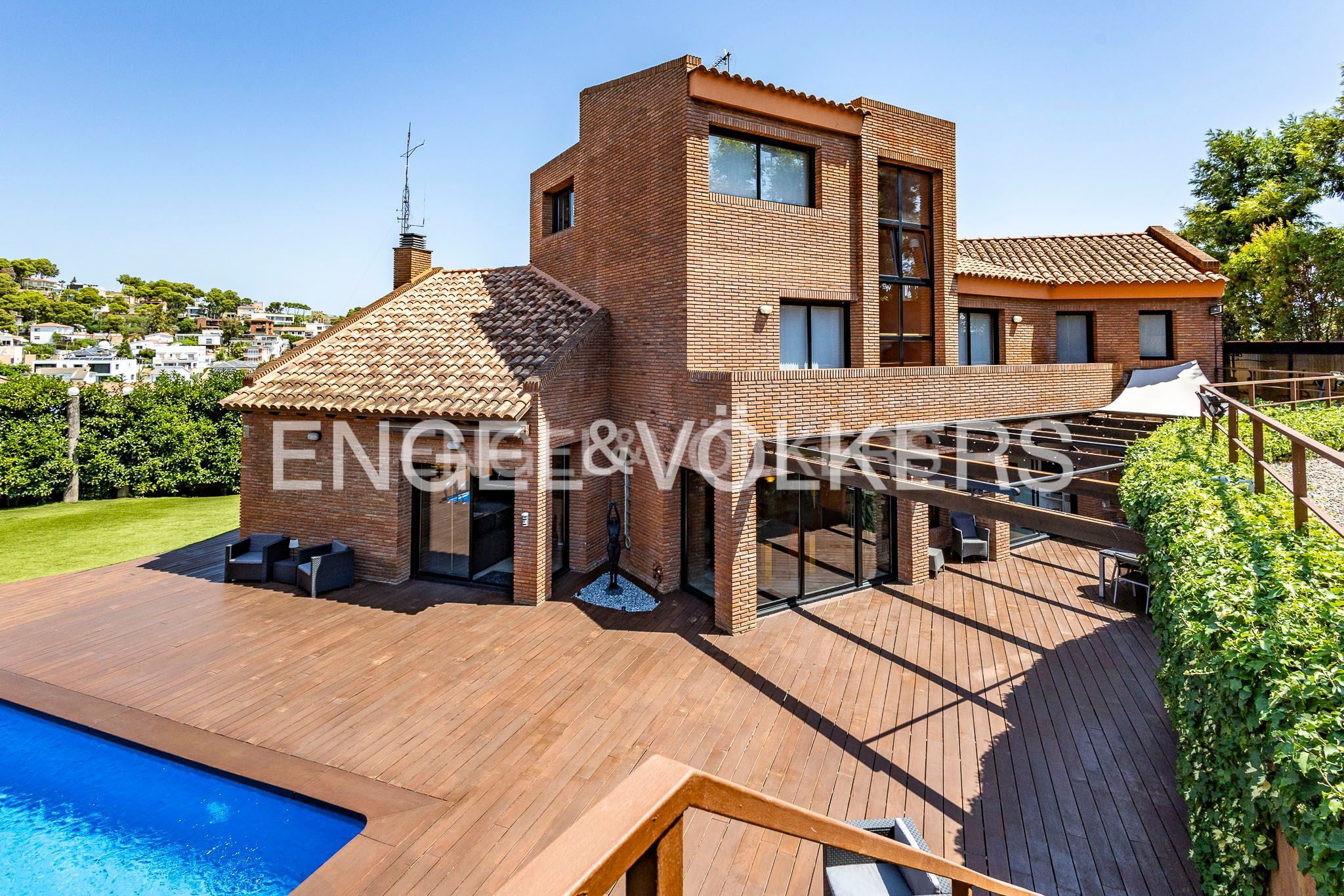 Vista exterior de Casa o xalet en venda en Castelldefels amb Aire condicionat, Calefacció i Jardí privat