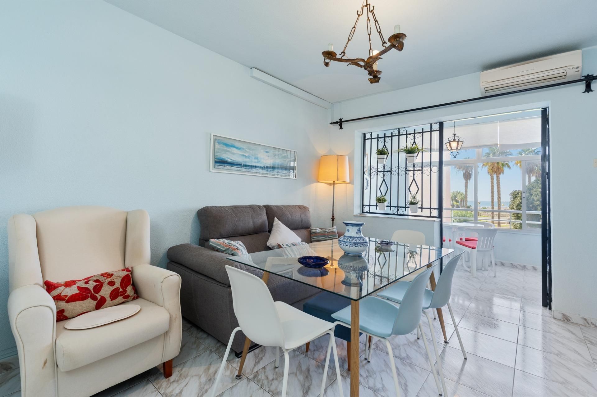 Menjador de Pis en venda en Motril amb Aire condicionat, Calefacció i Terrassa