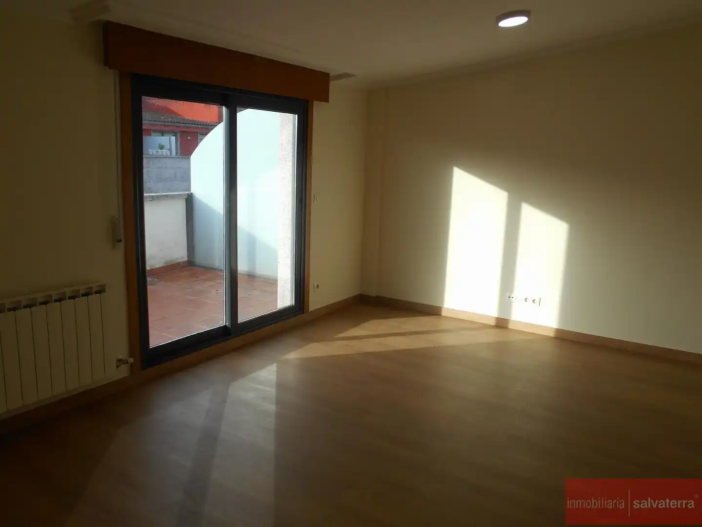 Habitación de Ático en venta en Salvaterra de Miño con Calefacción, Terraza y Trastero