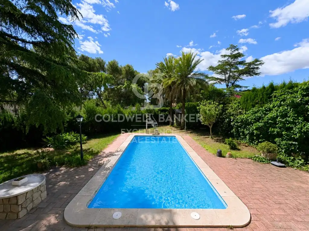 Piscina de Casa o xalet en venda en Torrent amb Aire condicionat, Calefacció i Jardí privat