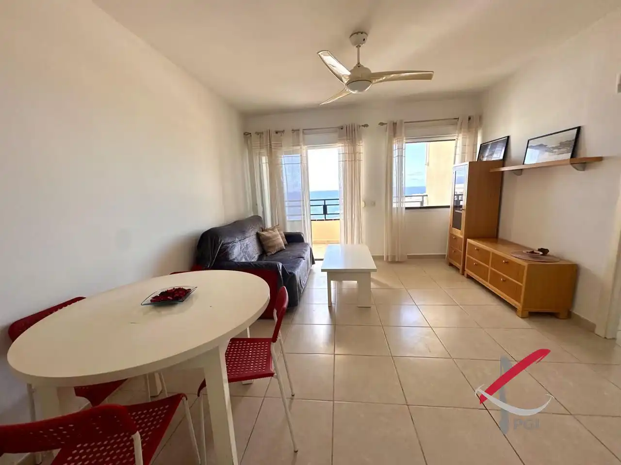 Sala de estar de Piso en venta en Adeje con Terraza y Piscina comunitaria