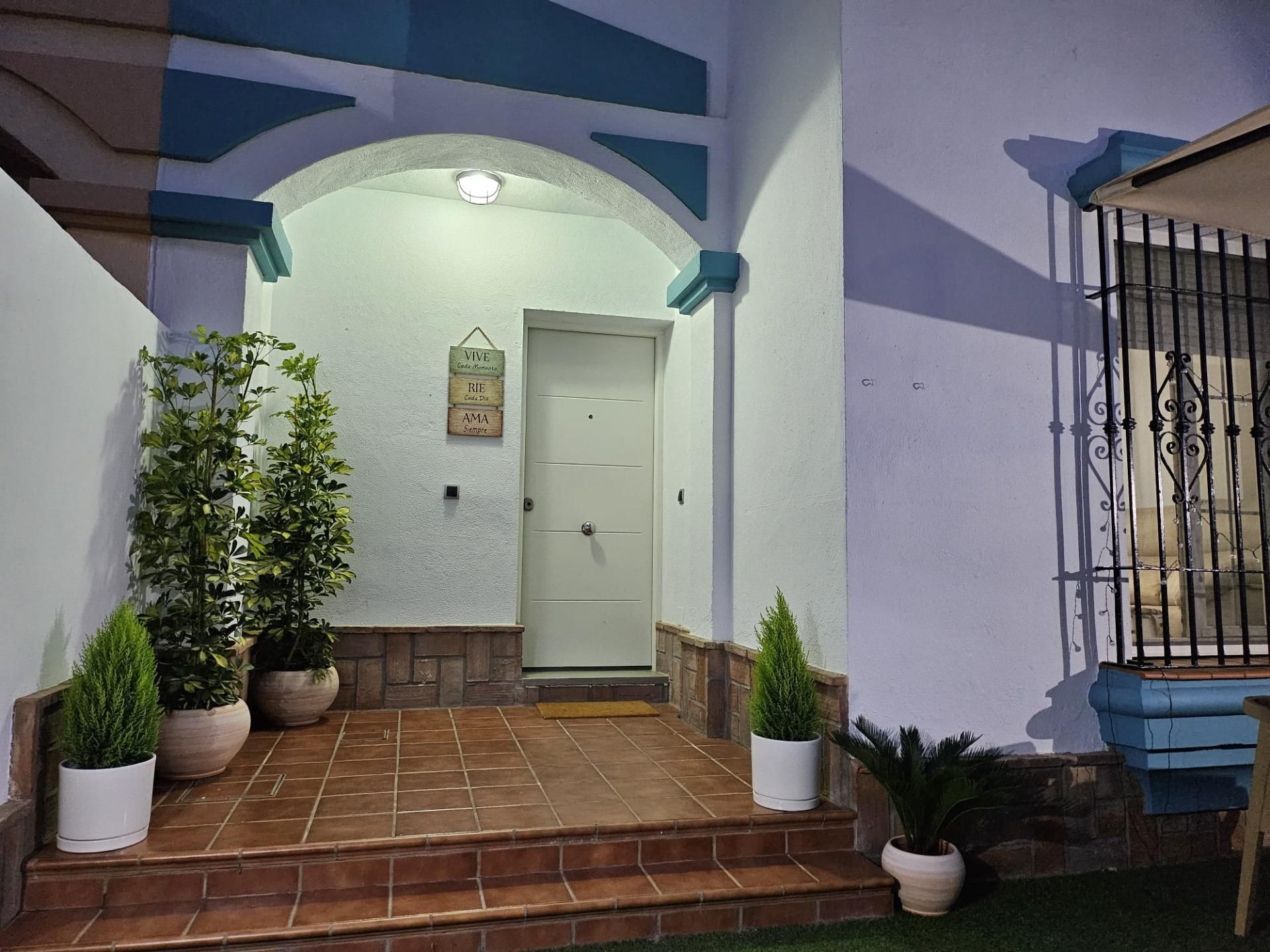 Casa adosada en venda en La Línea de la Concepción amb Terrassa, Traster i Balcó