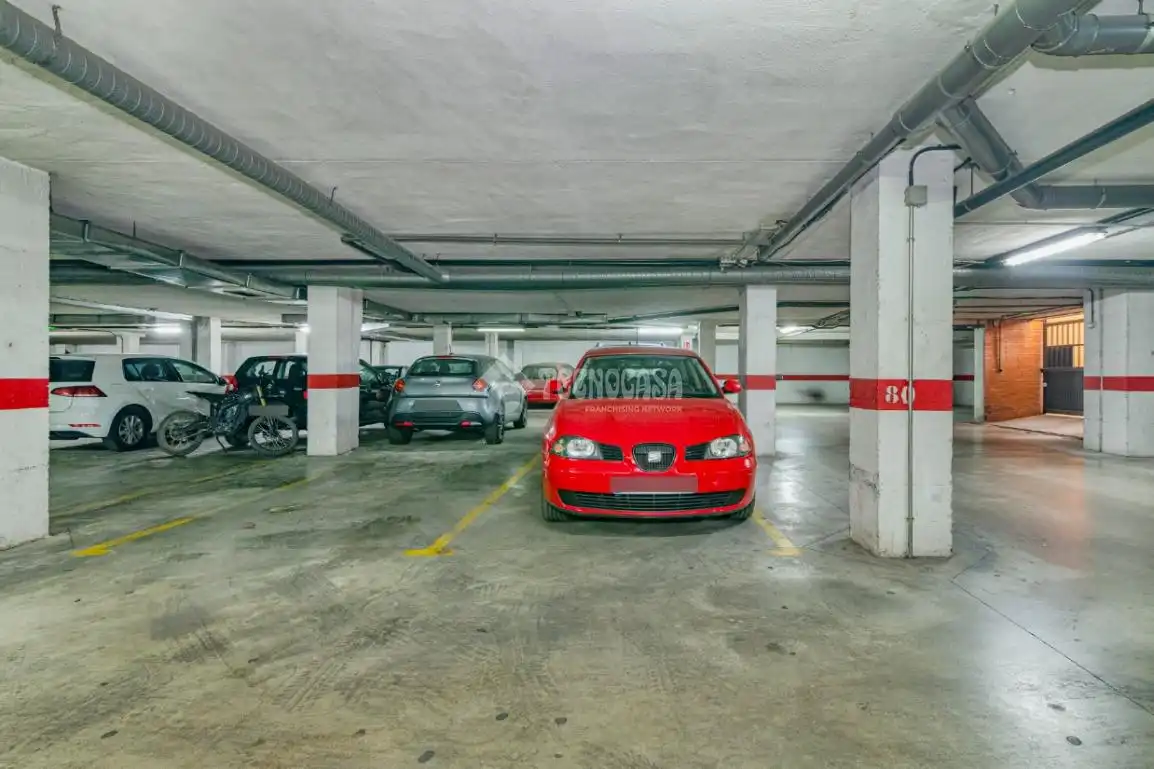 Parking de Piso en venta en Granada con Calefacción
