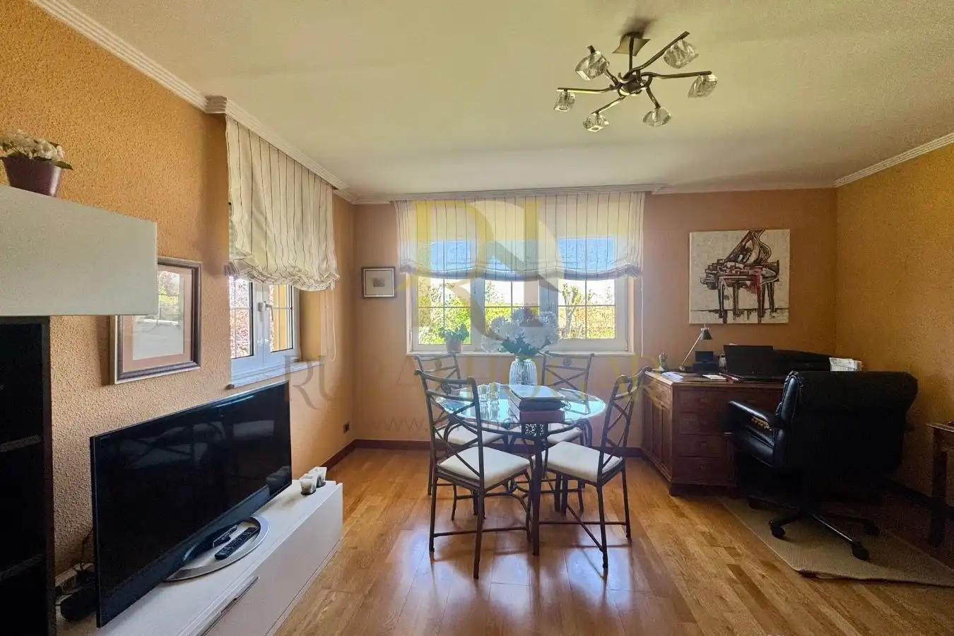 Comedor de Casa o chalet en venta en Santovenia de la Valdoncina con Calefacción, Jardín privado y Parquet