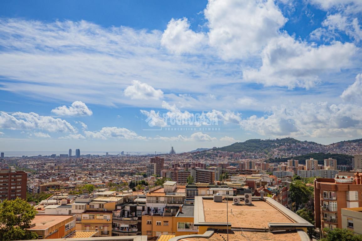 Exterior view of Duplex for sale in  Barcelona Capital  with Air Conditioner, Heating and Terrace