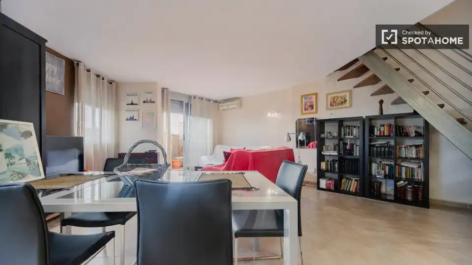 Sala d'estar de Pis de lloguer en Valencia amb Aire condicionat, Calefacció i Moblat